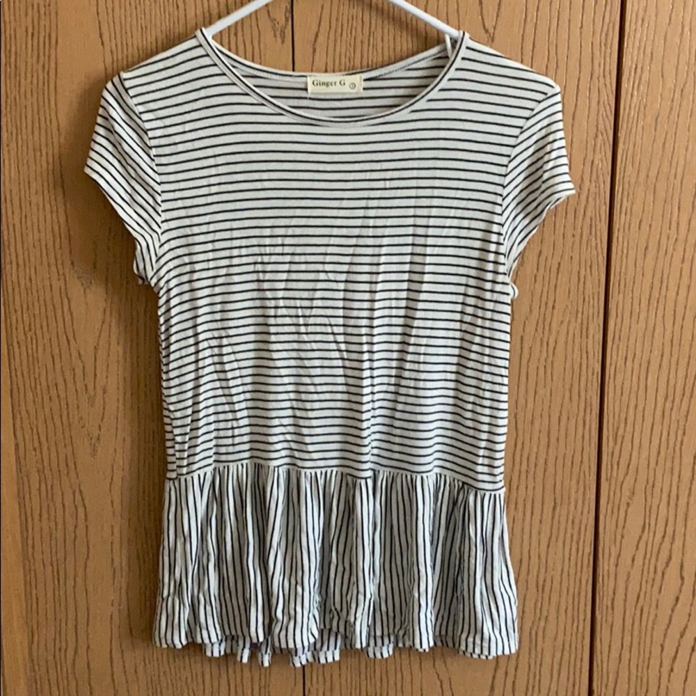 Short sleeve peplum top.